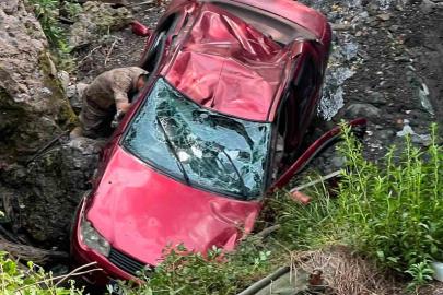 Payas’ta uçurumdan yuvarlanan otomobilin sürücüsü yuvarlandı