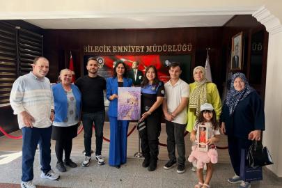 Polis çifte anlamlı veda
