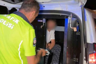 Polisin ehliyet ve kimlik istediği alkollü sürücü, "150 TL param var" dedi