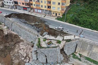 Rize’de 2 binanın tahliyesine olan göçük havadan görüntülendi