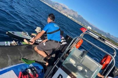 Rüzgarla 2 mil açığa sürüklenen 38 SUP’cuyu deniz polisi kurtardı