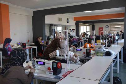 Şahinbey Belediyesi kadınları meslek öğreterek üretime dahil ediyor