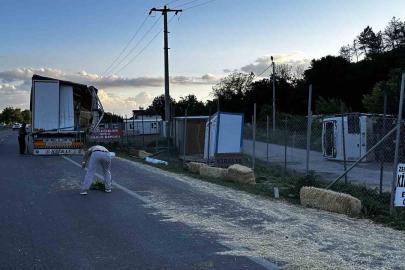 Sakarya’da tır ile çarpışan işçi midibüsü devrildi: 13 yaralı