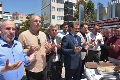 Salihli’de şehit aileleri aşure geleneğini sürdürdü