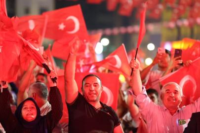 Şanlıurfa’da vatandaşlar meydanlara sığmadı