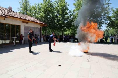 Selçuklu Belediyesi personeline uygulamalı yangın eğitimi verildi