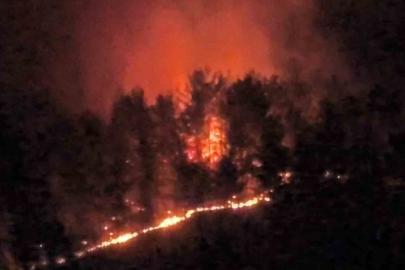 Seydikemer’de geceyi aydınlatan alevlerle mücadele aralıksız sürüyor