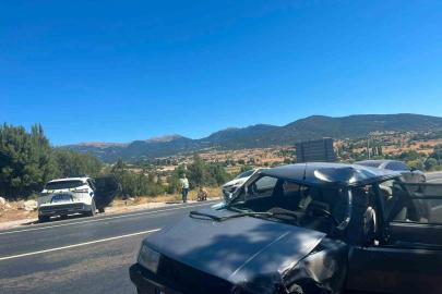 Seydikemer’de otomobil ile motosiklet çarpıştı: 1 ölü, 2 yaralı