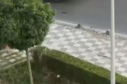 Seyir halindeki araçları taşladılar
