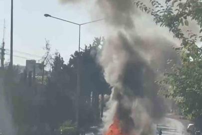 Seyir halindeki otomobil alev alev yandı