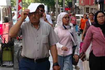 Sıcak ve nem hayatı olumsuz etkiliyor: Uzmanlar bol su tüketilmesini öneriyor