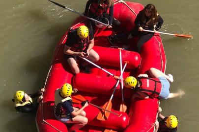 Sıcaktan bunalanlar karasu nehri’nde raftingle serinliyor