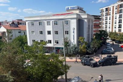 Siirt’te AK Parti il binası önüne bırakılan şüpheli çanta kontrollü patlatıldı