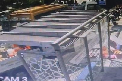 Silivri’de kamyonet durağa daldı: 1 kadın yaralandı