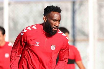 Sivasspor, Aaron Appindangoye’nin sözleşmesini yeniledi