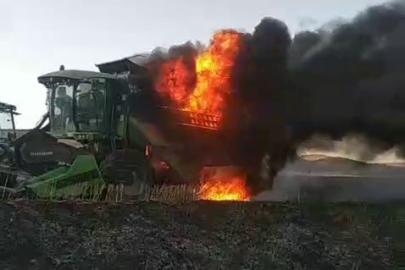 Sivas’ta hasat sırasında biçerdöver alev topuna döndü