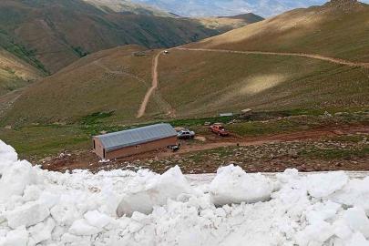 Sivas’ta temmuz ayında karla mücadele çalışmaları sürüyor