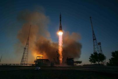 Soyuz uzay aracı ile Uluslararası Uzay İstasyonu’na bir astronot ve iki kozmonot gönderildi