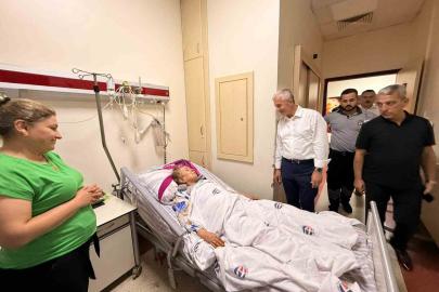 Tahmazoğlu’ndan hastalara moral, sağlık çalışanlarına destek ziyareti