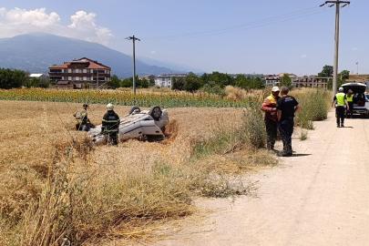 Taklalar atan otomobil buğday tarlasına uçtu: 1 yaralı