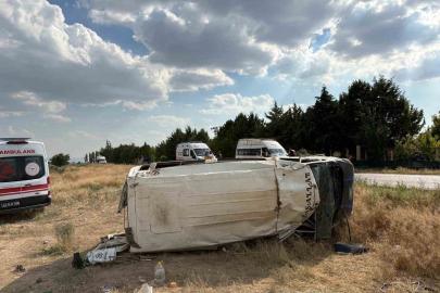 Tarım işçilerini taşıyan minibüs devrildi: 17 yaralı