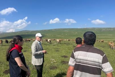 Tarım ve Orman Müdürü Enver Aydın, 2 bin 500 rakımlı Susuz Yaylası’nda üreticilerle buluştu