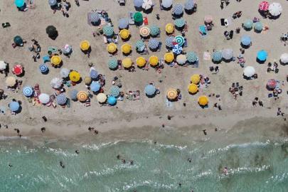 Tatilciler hafta sonu Çeşme’nin keyfini çıkardı