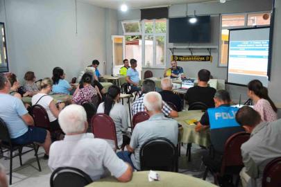 Tekirdağ Emniyeti Aydoğdu Mahallesi’nde vatandaşlarla buluştu