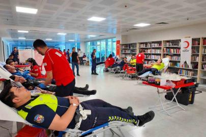 Tekirdağ’da polis ve jandarmadan örnek dayanışma: Kızılay’a kan bağışı