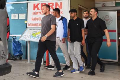 Tekme tokat dövdükleri gencin kolyesini çalıp kaçtılar