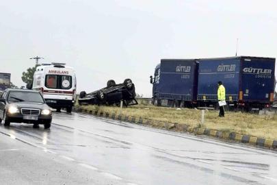 Tosya’da otomobil takla attı: 2 yaralı
