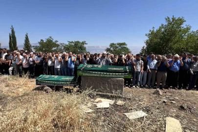 Trafik kazasında hayatını kaybeden anne-oğul Kahramanmaraş’ta son yolculuğuna uğurlandı