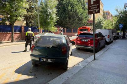Tur otobüslerine ayrılan alana park eden araçlar ceza kesildi