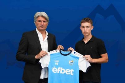 Türk futbolcu Burak Akıncı, PFC ARDA ile profesyonel sözleşme imzaladı