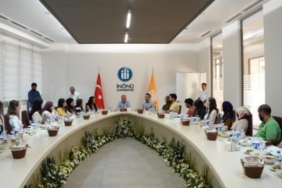 Türkçe Yaz Okulu düzenlenen kapanış yemeğiyle sona erdi