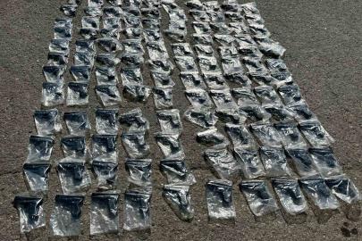 Tuzla’da durdurulan otobüsten cephanelik çıktı: 120 silah ele geçirildi