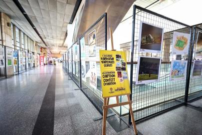 Uluslararası Karikatür Sergisi otogarda sanatseverlerle buluştu