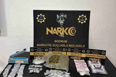 Uyuşturucu tacirlerine ağır darbe: 900 gram skunk, kokain ve pres makinesi ele geçirildi