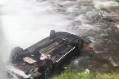 Uzungöl’de araç şelaleye uçtu: 1 yaralı