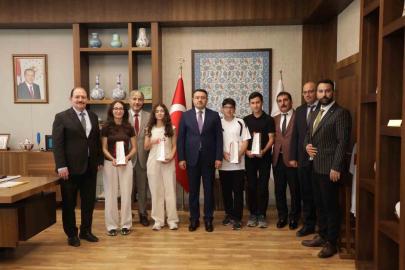 Vali Musa Işın, LGS Türkiye birincilerini ağırladı