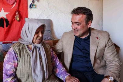 Vali Sözer, yaşlı vatandaşın kapısını çaldı