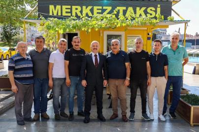 Vali Varol, güne taksi durağında başladı