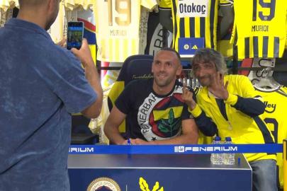 Vedat Muriqi’ye Kadıköy’de sevgi seli