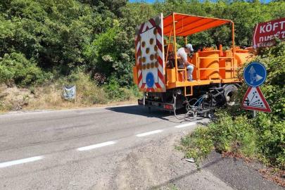Yalova’da köy yollarında çizgi ve boyama çalışmaları sürüyor