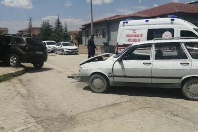 Yalvaç’ta iki otomobil çarpıştı: 2 yaralı