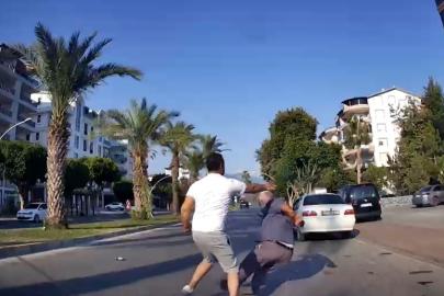 Yaşlı adamın yere düştüğü yumruklu trafik kavgasının yeni görüntüleri ortaya çıktı