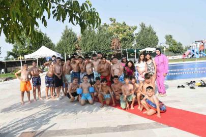 Yaz sıcağında çocuklara havuz sürprizi