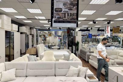 Yenibosna’da mobilyacılardan evlenecek çiftlere büyük destek kampanyası