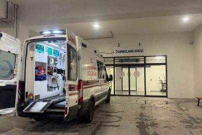 Yılan, bahçeye inen adamın ayağına saldırdı