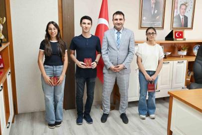 YKS’de Türkiye derecesi yapan Aydınlı öğrenciler ödüllendirildi